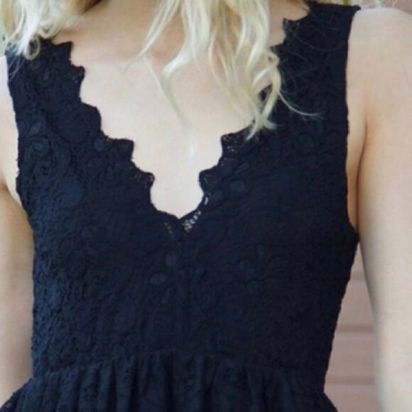 💯 NIGHTCAP Dixie Rose Mini Dress - Picture 2 of 4